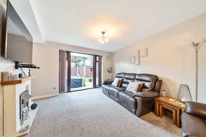 under offer perry close london 34983 - Gibbs Gillespie