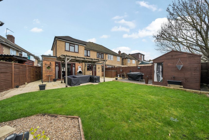 under offer perry close london 34983 - Gibbs Gillespie