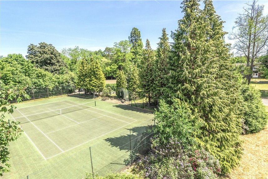 under offer larchmoor park london 34987 - Gibbs Gillespie