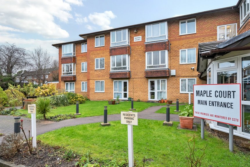 under offer maple court london 34988 - Gibbs Gillespie