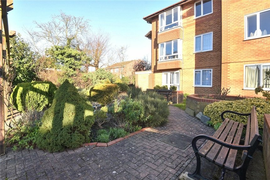 under offer maple court london 34988 - Gibbs Gillespie