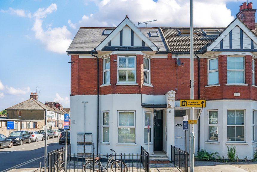 under offer pinner road london 34990 - Gibbs Gillespie