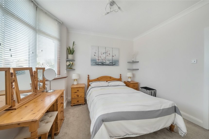 under offer fernbrook drive london 35032 - Gibbs Gillespie