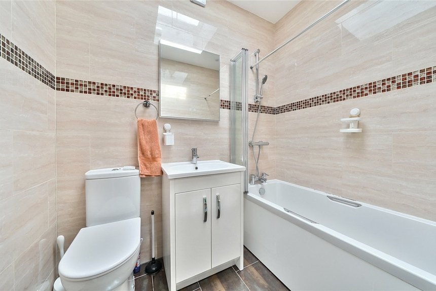 under offer fernbrook drive london 35032 - Gibbs Gillespie