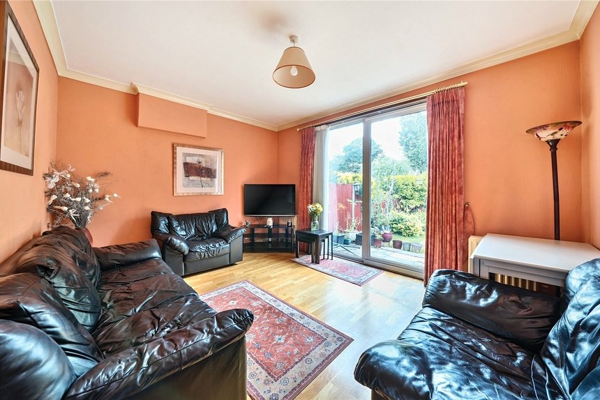 under offer fernbrook drive london 35032 - Gibbs Gillespie