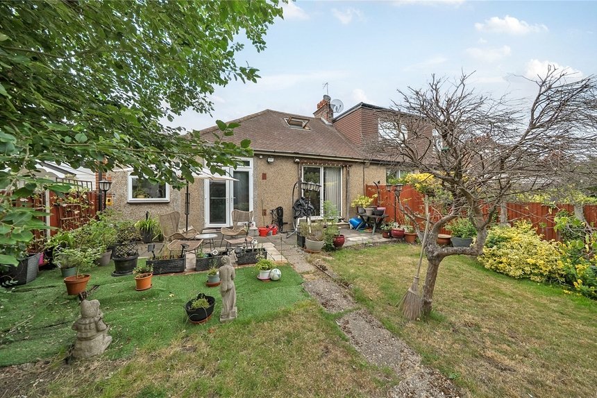 under offer fernbrook drive london 35032 - Gibbs Gillespie