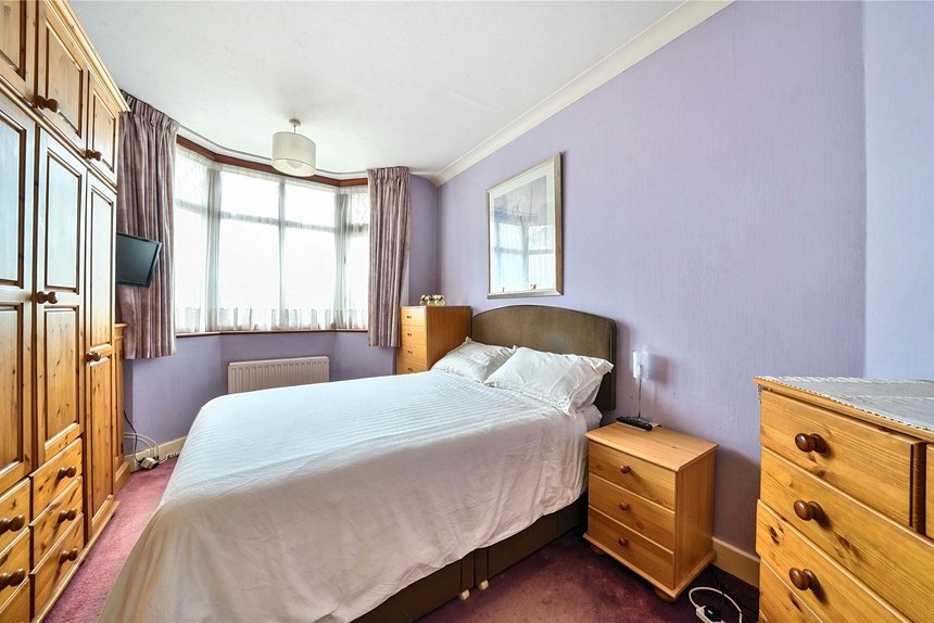 under offer fernbrook drive london 35032 - Gibbs Gillespie