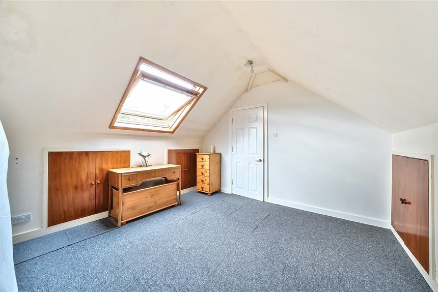 under offer fernbrook drive london 35032 - Gibbs Gillespie