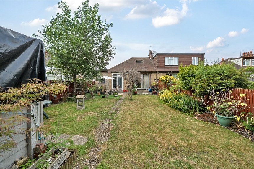 under offer fernbrook drive london 35032 - Gibbs Gillespie