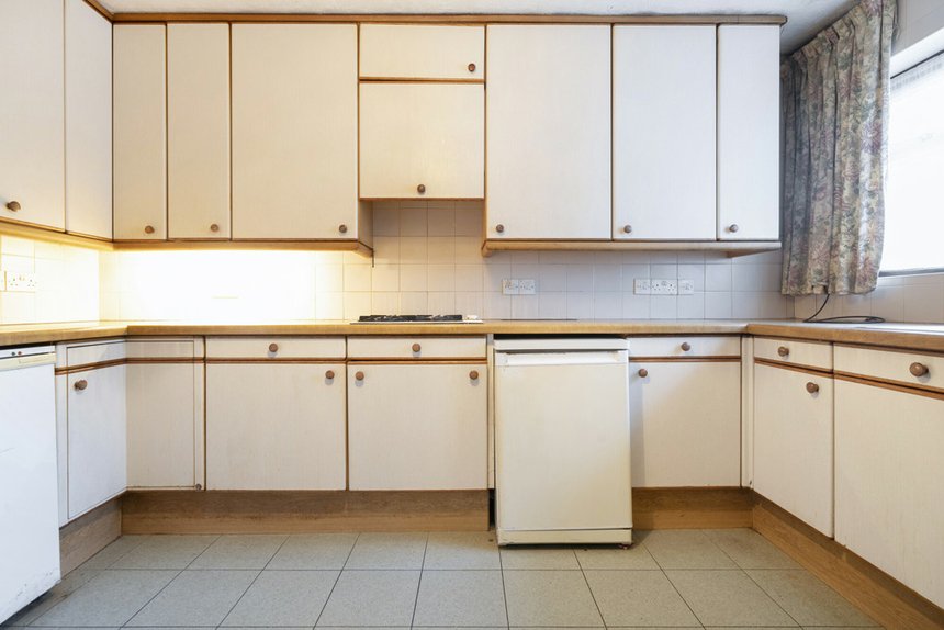 under offer derwent avenue london 35042 - Gibbs Gillespie
