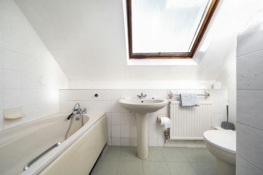 under offer derwent avenue london 35042 - Gibbs Gillespie