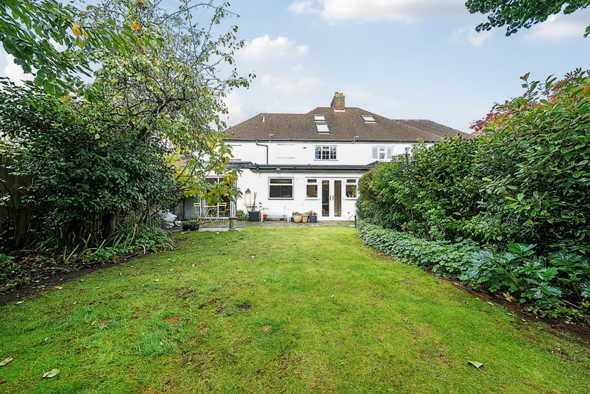 for sale acacia avenue london 35068 - Gibbs Gillespie