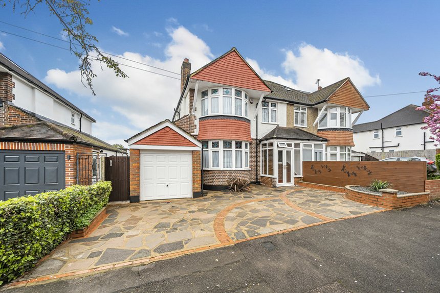 sold durrants drive london 35090 - Gibbs Gillespie