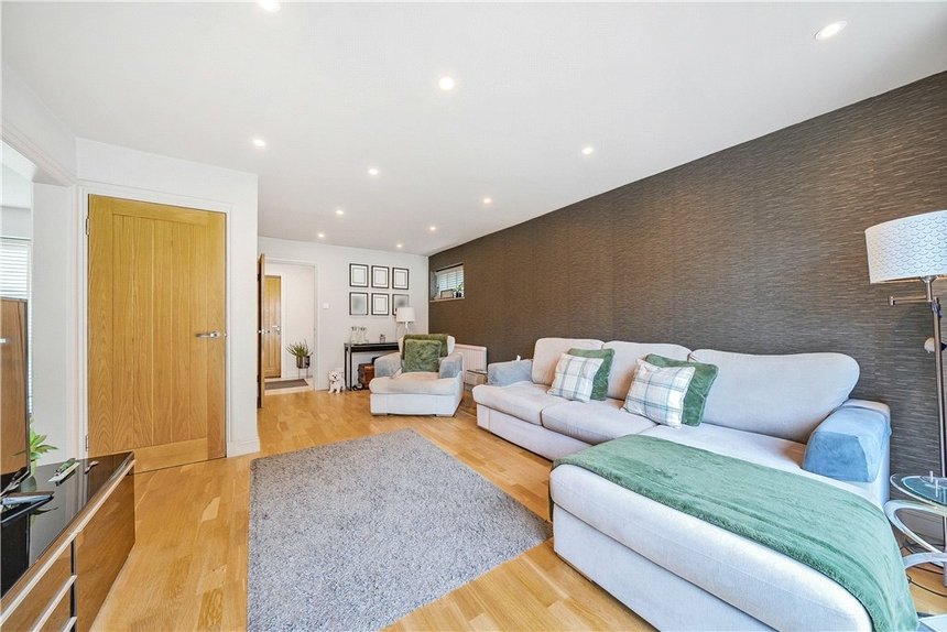 for sale meadowbank london 35103 - Gibbs Gillespie