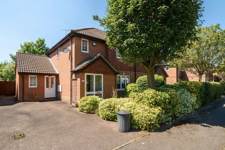 for sale barrington drive london 35129 - Gibbs Gillespie