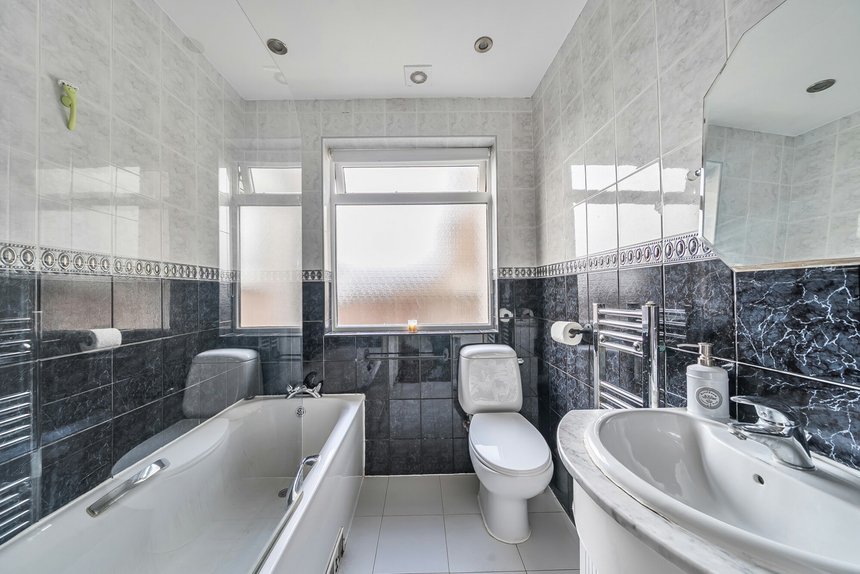 for sale valley close london 35158 - Gibbs Gillespie
