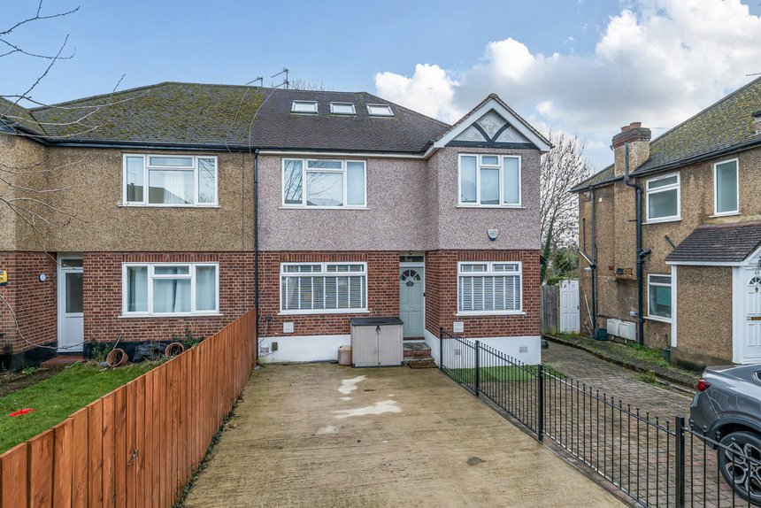 for sale valley close london 35158 - Gibbs Gillespie