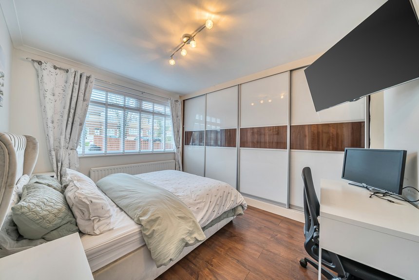 for sale valley close london 35158 - Gibbs Gillespie