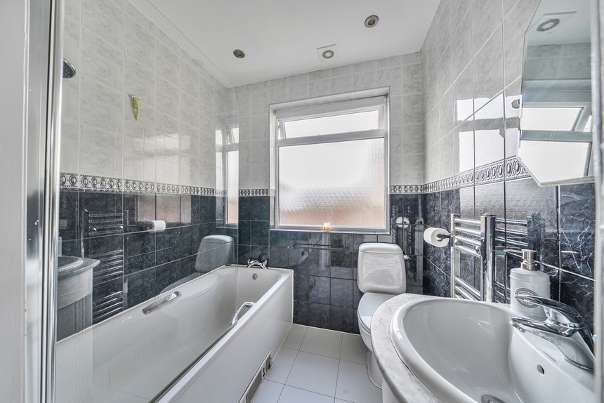 for sale valley close london 35158 - Gibbs Gillespie