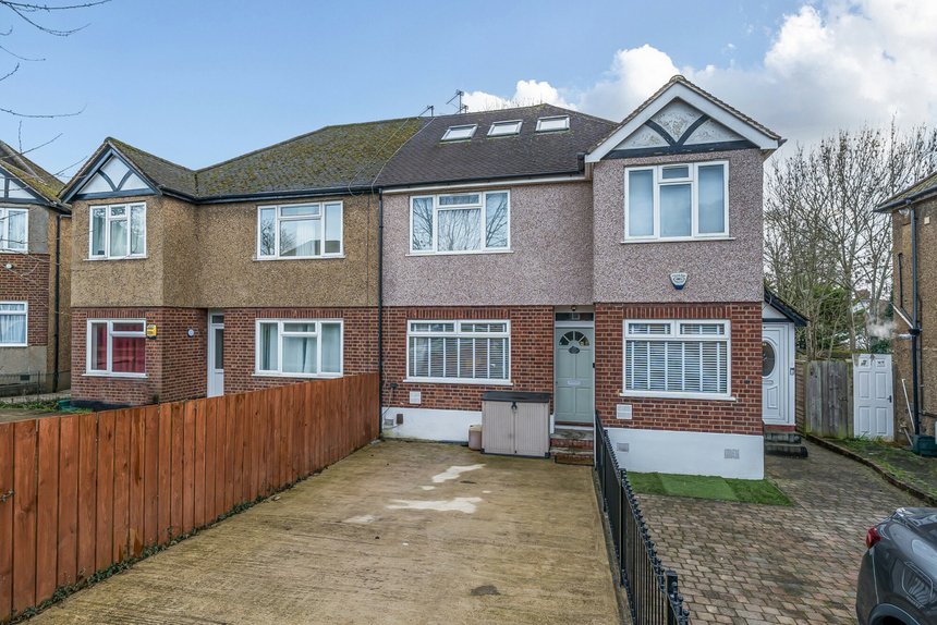 for sale valley close london 35158 - Gibbs Gillespie