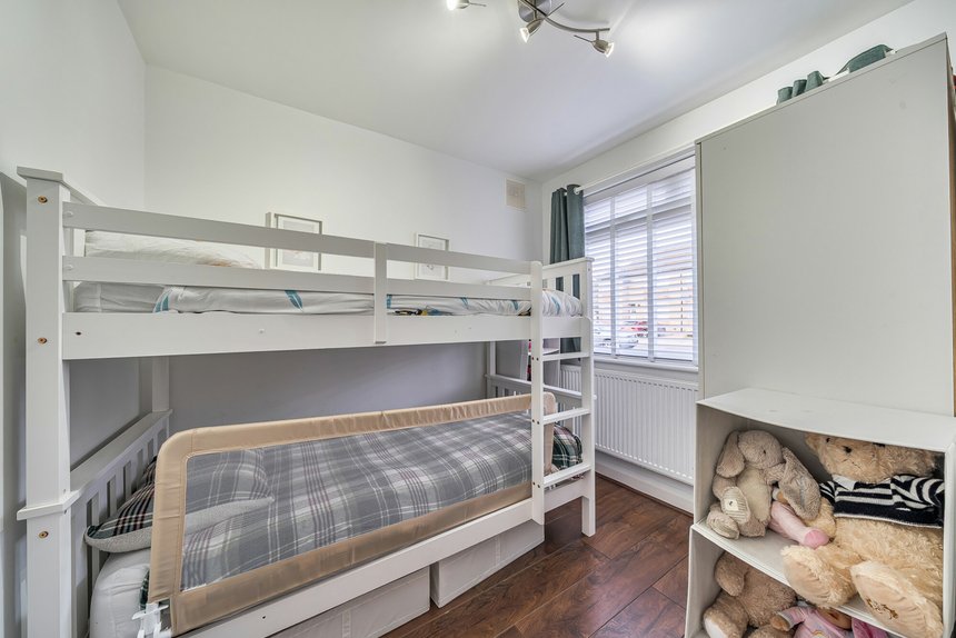 for sale valley close london 35158 - Gibbs Gillespie