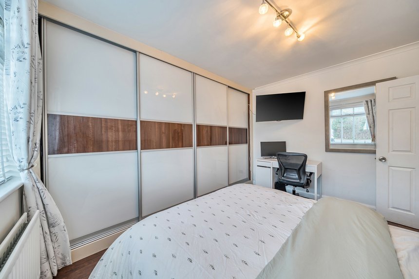 for sale valley close london 35158 - Gibbs Gillespie