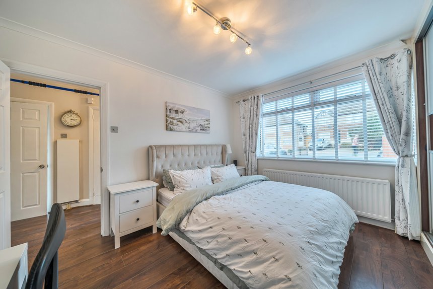 for sale valley close london 35158 - Gibbs Gillespie