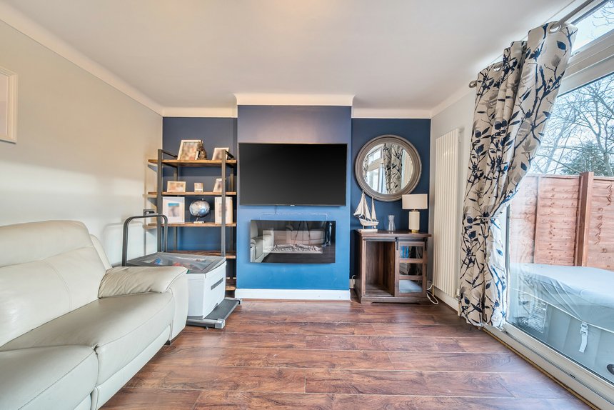 for sale valley close london 35158 - Gibbs Gillespie