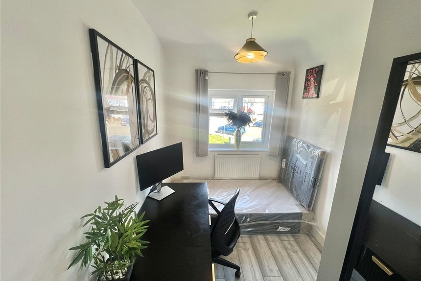 under offer lawn close london 35174 - Gibbs Gillespie