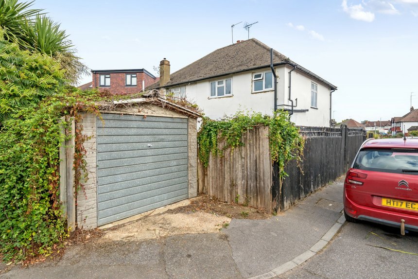 for sale lawn close london 35174 - Gibbs Gillespie