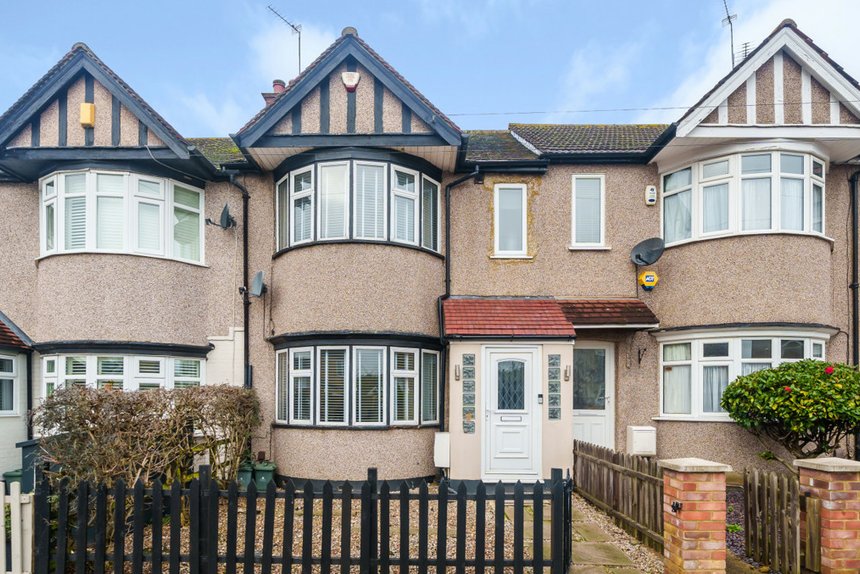 3 bedroom House for sale in Hatherleigh Road, Ruislip Manor, Middlesex