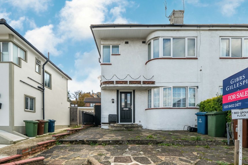 under offer the heights london 35378 - Gibbs Gillespie