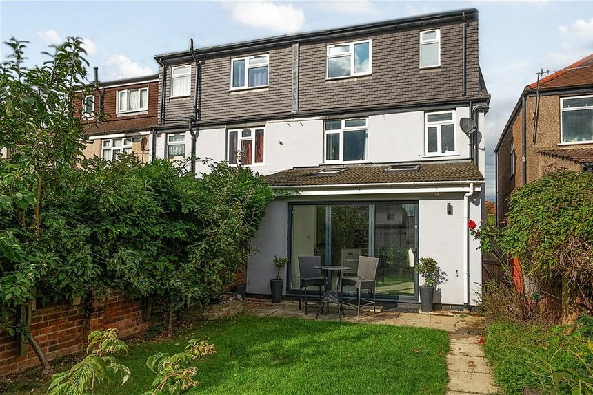 for sale dawlish avenue london 35411 - Gibbs Gillespie