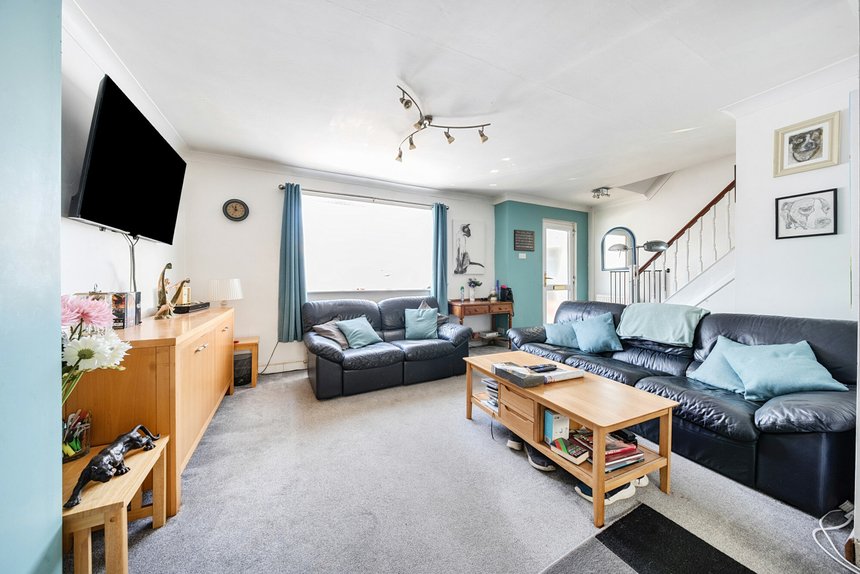 under offer old ruislip road london 35417 - Gibbs Gillespie