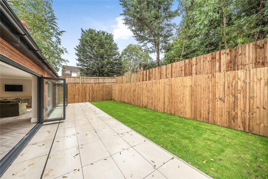 under offer merry hill close london 35438 - Gibbs Gillespie