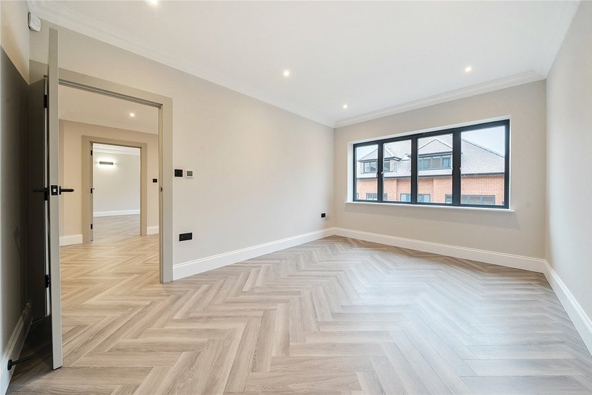 under offer merry hill close london 35438 - Gibbs Gillespie
