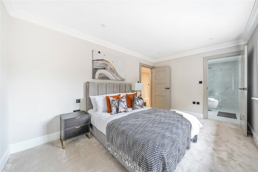 under offer merry hill close london 35438 - Gibbs Gillespie