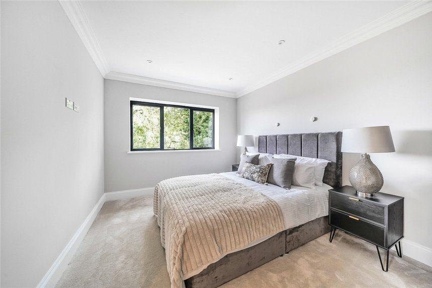 under offer merry hill close london 35438 - Gibbs Gillespie