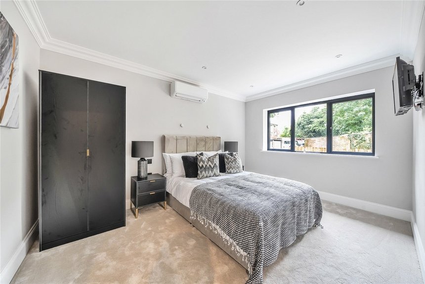 under offer merry hill close london 35438 - Gibbs Gillespie
