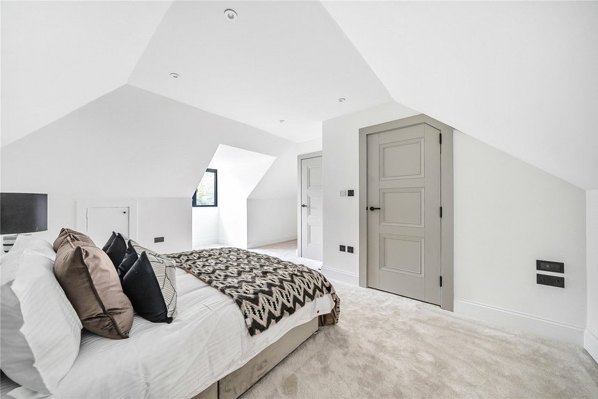 under offer merry hill close london 35438 - Gibbs Gillespie