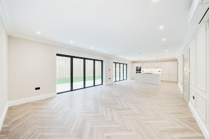 under offer merry hill close london 35438 - Gibbs Gillespie