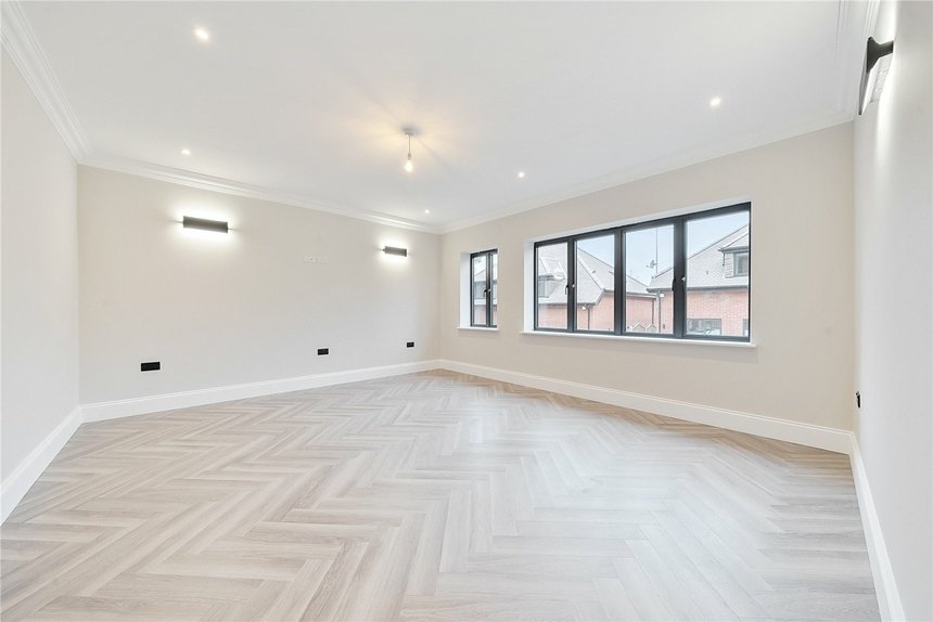 under offer merry hill close london 35438 - Gibbs Gillespie
