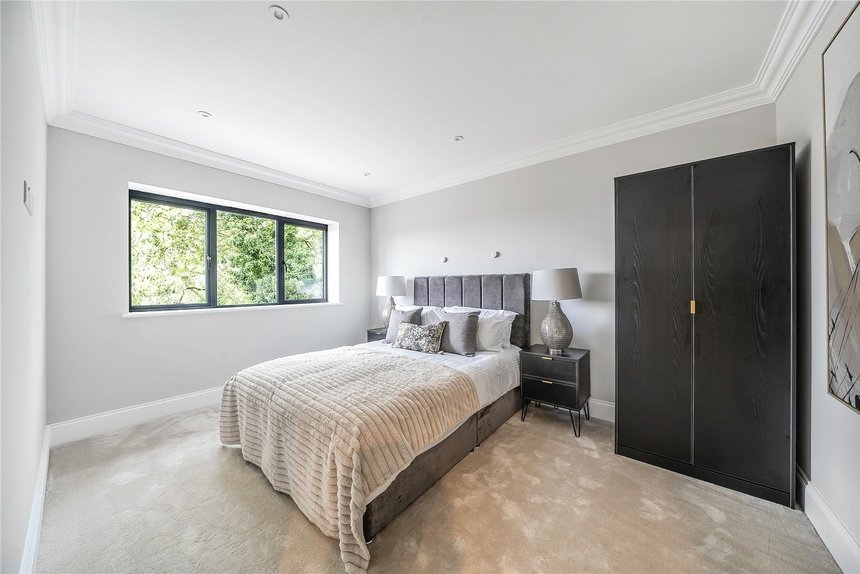 under offer merry hill close london 35438 - Gibbs Gillespie
