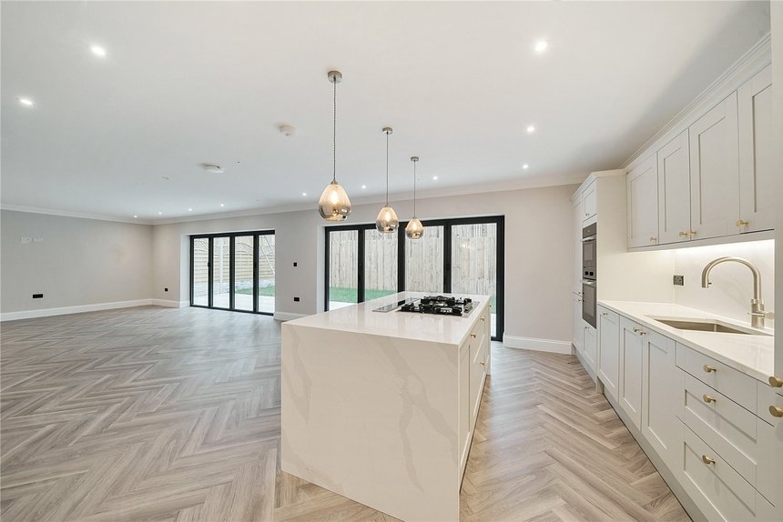 under offer merry hill close london 35438 - Gibbs Gillespie