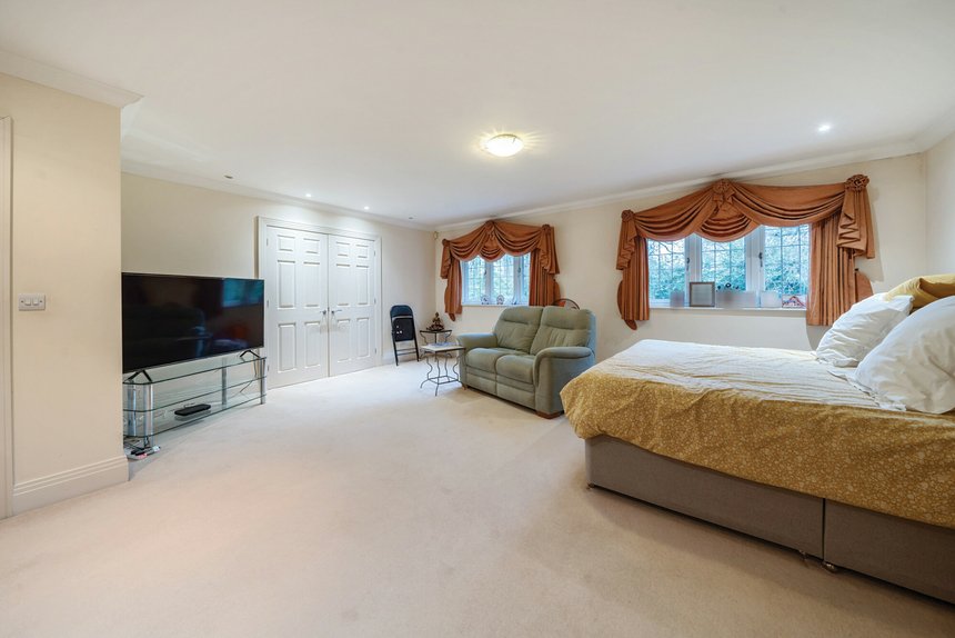 for sale howards wood drive london 35521 - Gibbs Gillespie