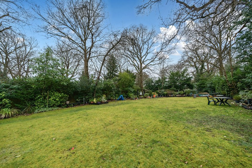 for sale howards wood drive london 35521 - Gibbs Gillespie
