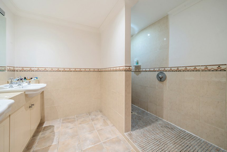 for sale howards wood drive london 35521 - Gibbs Gillespie