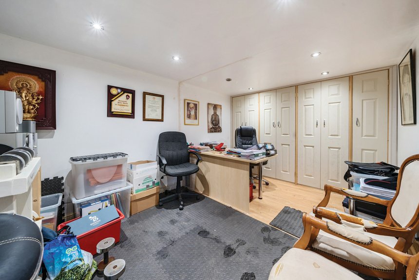 for sale howards wood drive london 35521 - Gibbs Gillespie