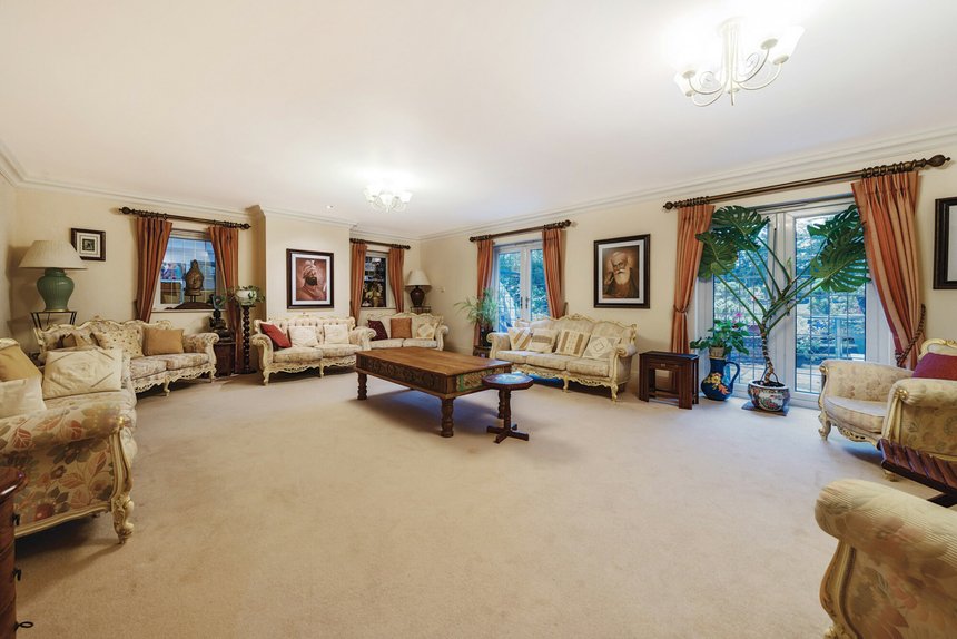 for sale howards wood drive london 35521 - Gibbs Gillespie