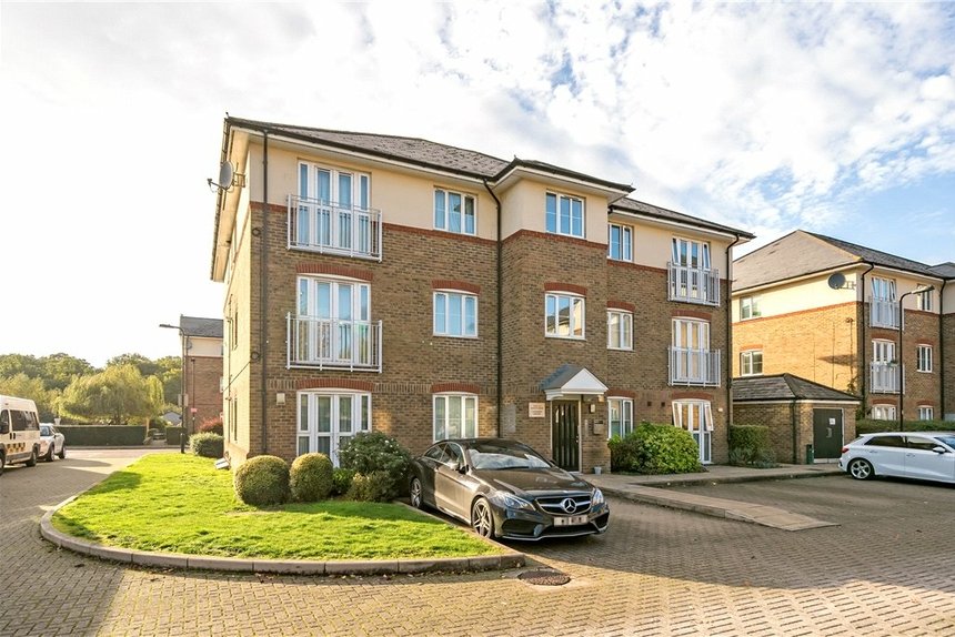 for sale periwood crescent london 35530 - Gibbs Gillespie